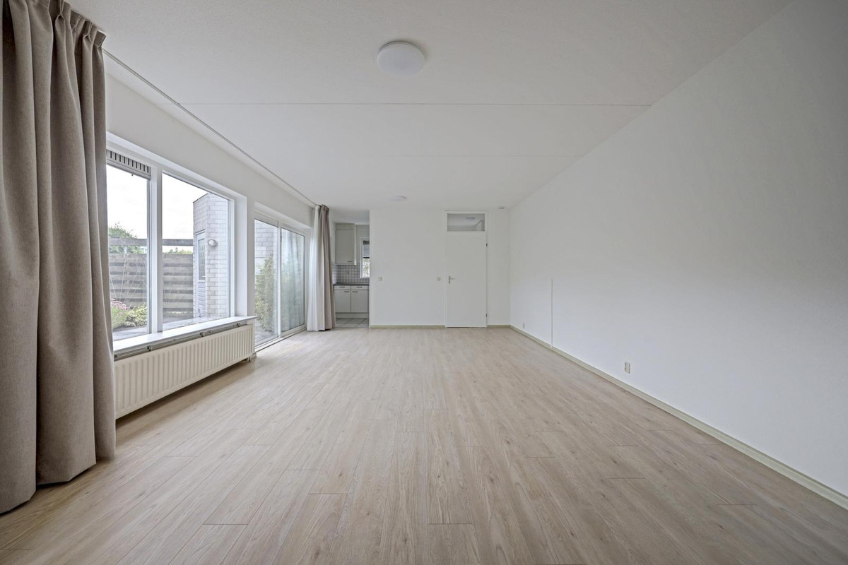 Tussenwoning te koop: M. Ruyshof 7, Almere