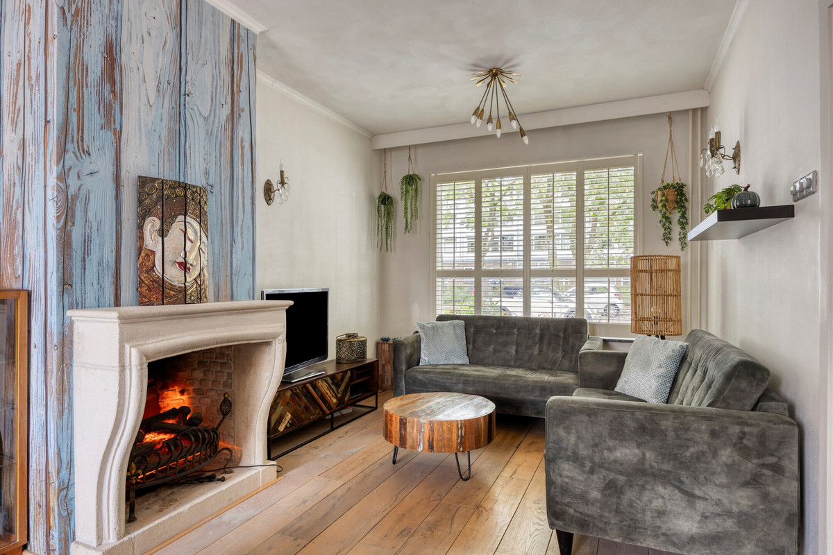 Tussenwoning te koop: Trouwlaan 220, Tilburg