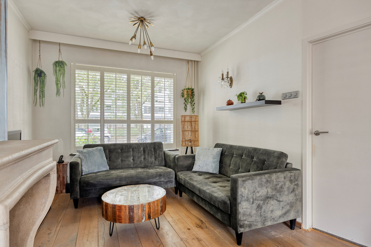 Tussenwoning te koop: Trouwlaan 220, Tilburg