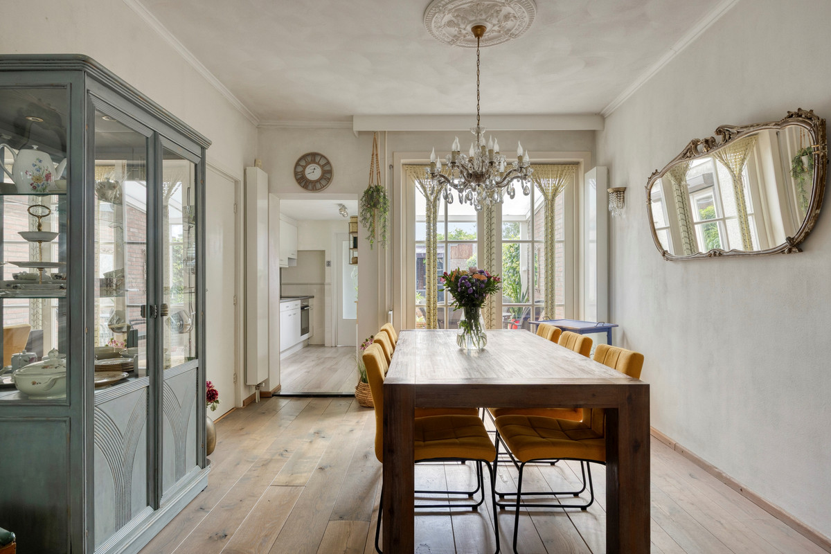 Tussenwoning te koop: Trouwlaan 220, Tilburg