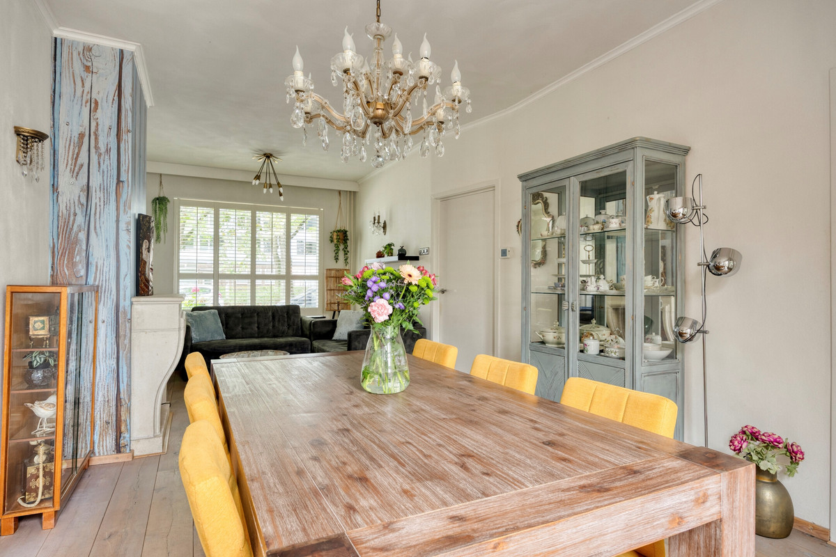 Tussenwoning te koop: Trouwlaan 220, Tilburg