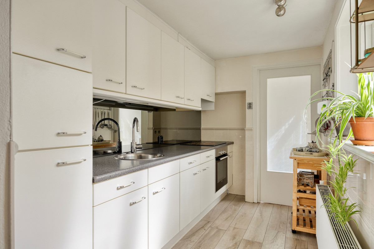Tussenwoning te koop: Trouwlaan 220, Tilburg