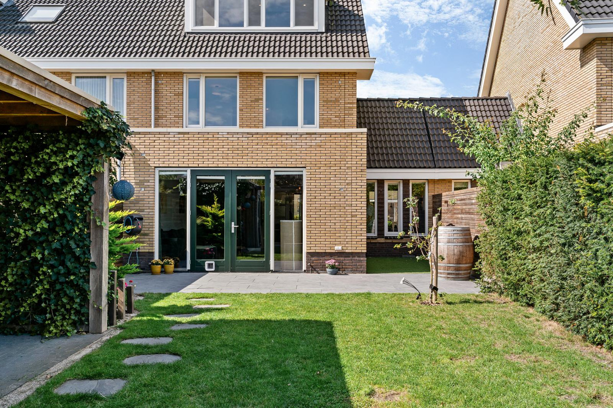 Tussenwoning te koop: Weegschaal 112, Bilthoven
