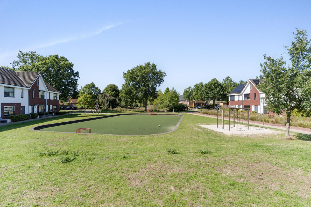 Tussenwoning te koop: Heidevlinder 48, Enschede