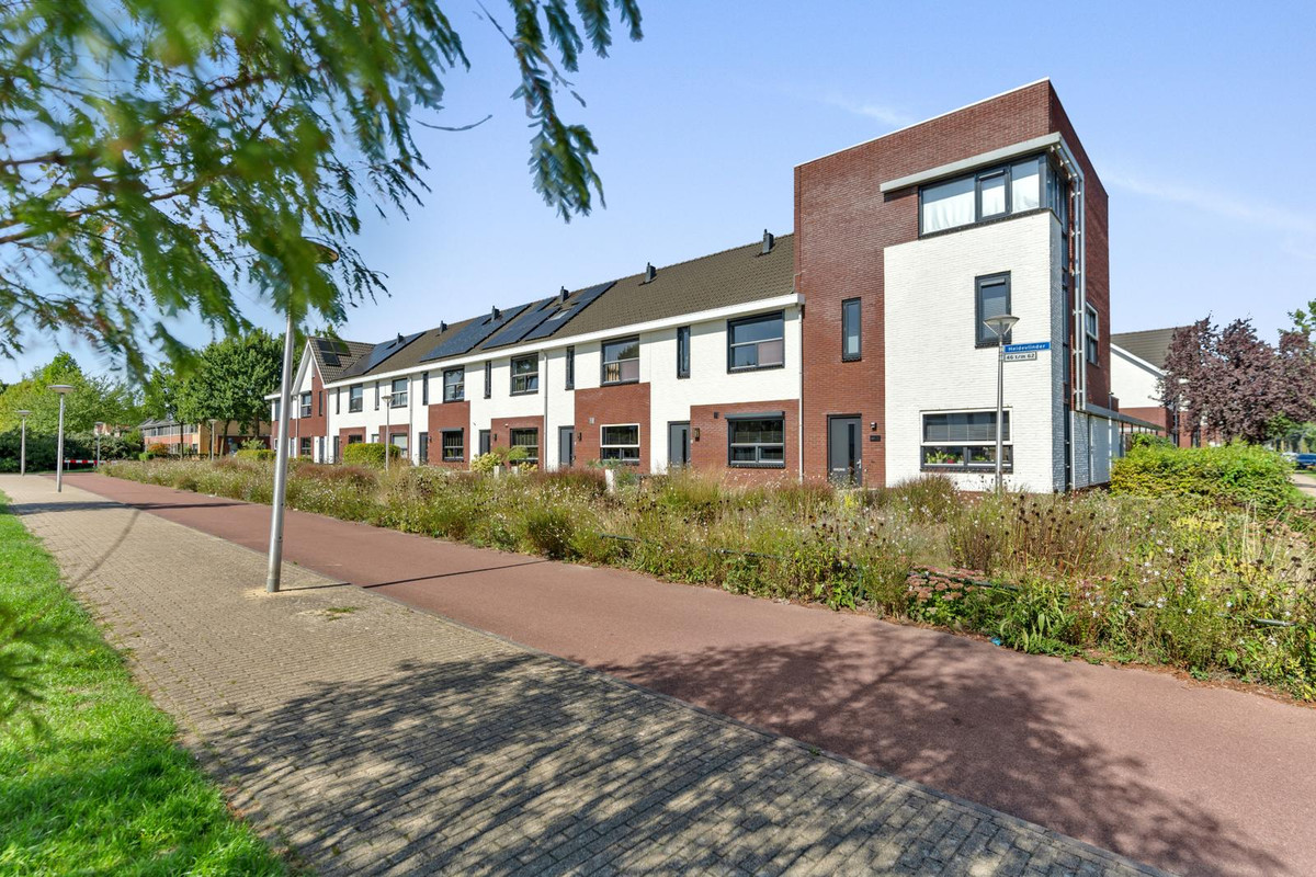 Tussenwoning te koop: Heidevlinder 48, Enschede