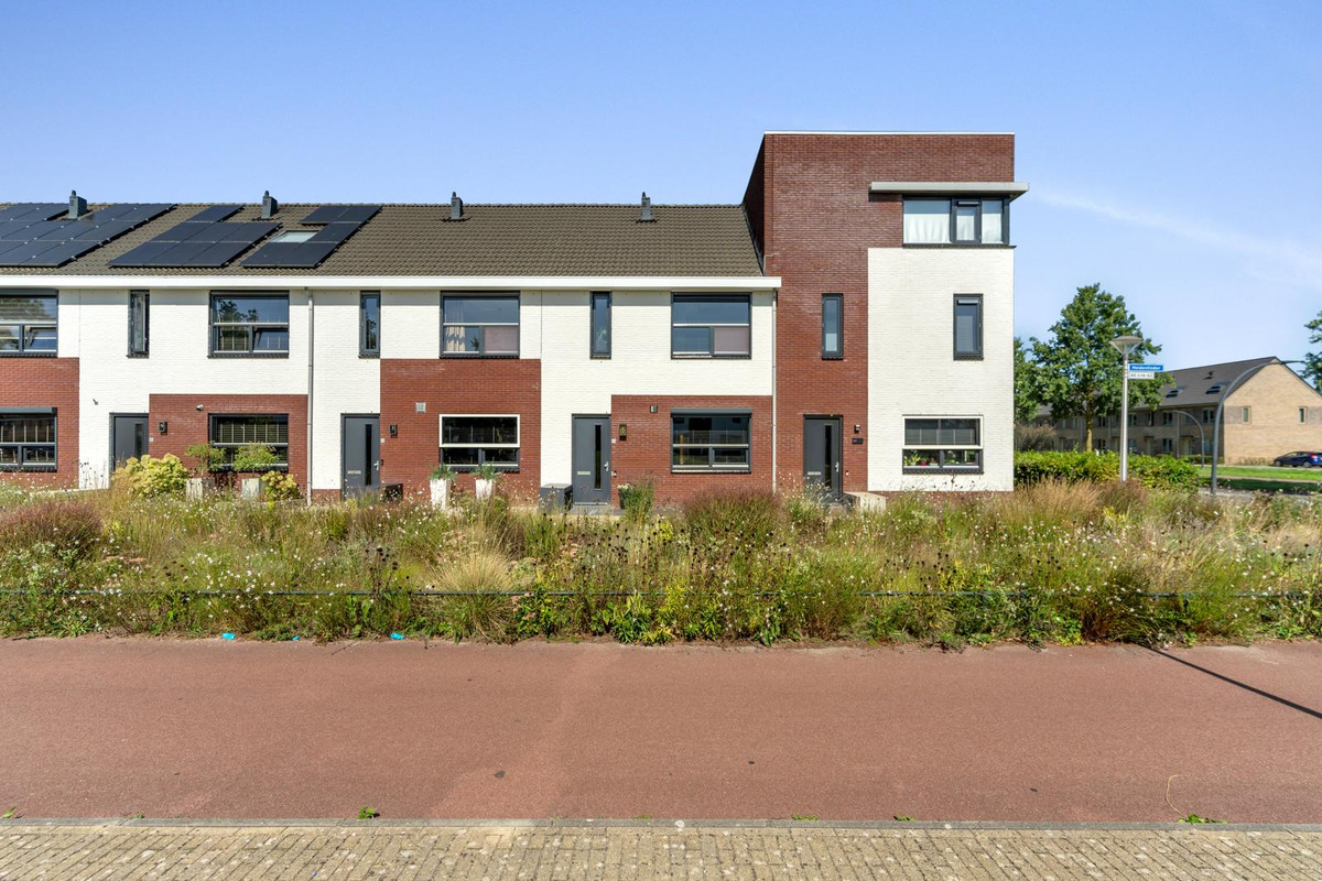 Tussenwoning te koop: Heidevlinder 48, Enschede
