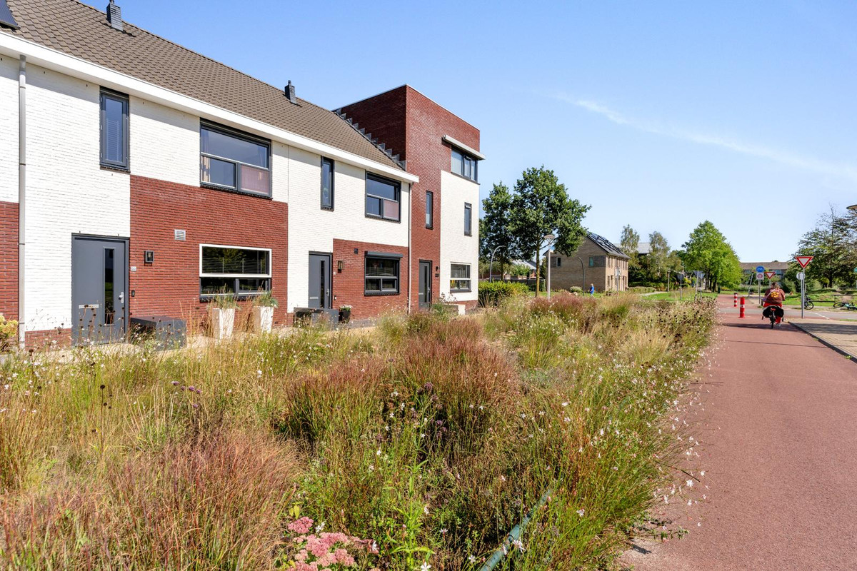 Tussenwoning te koop: Heidevlinder 48, Enschede