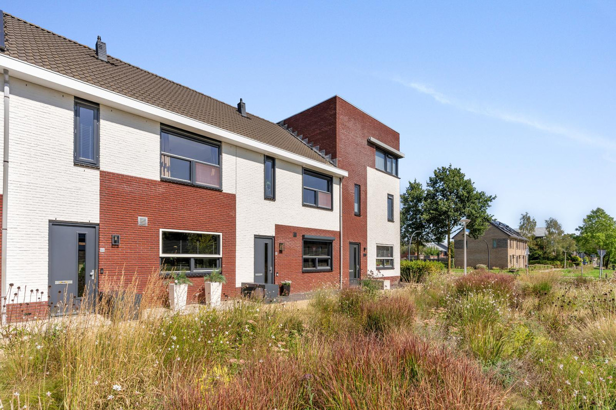 Tussenwoning te koop: Heidevlinder 48, Enschede