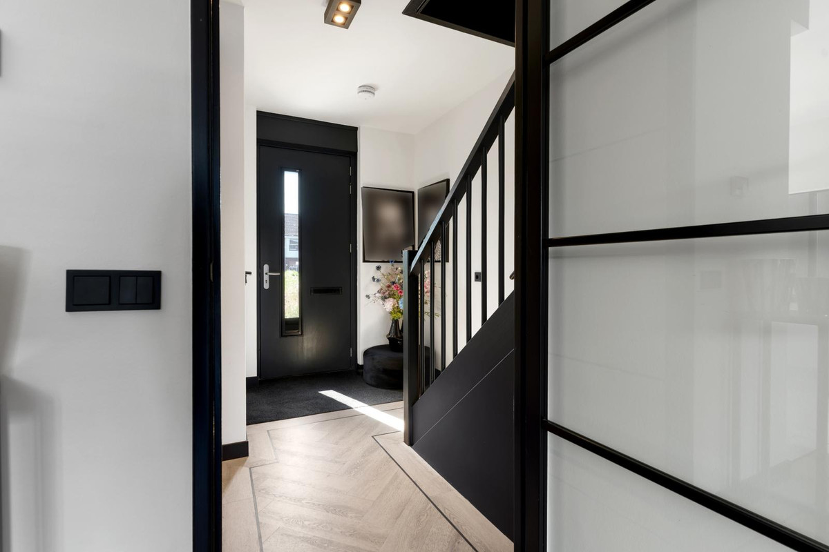 Tussenwoning te koop: Heidevlinder 48, Enschede