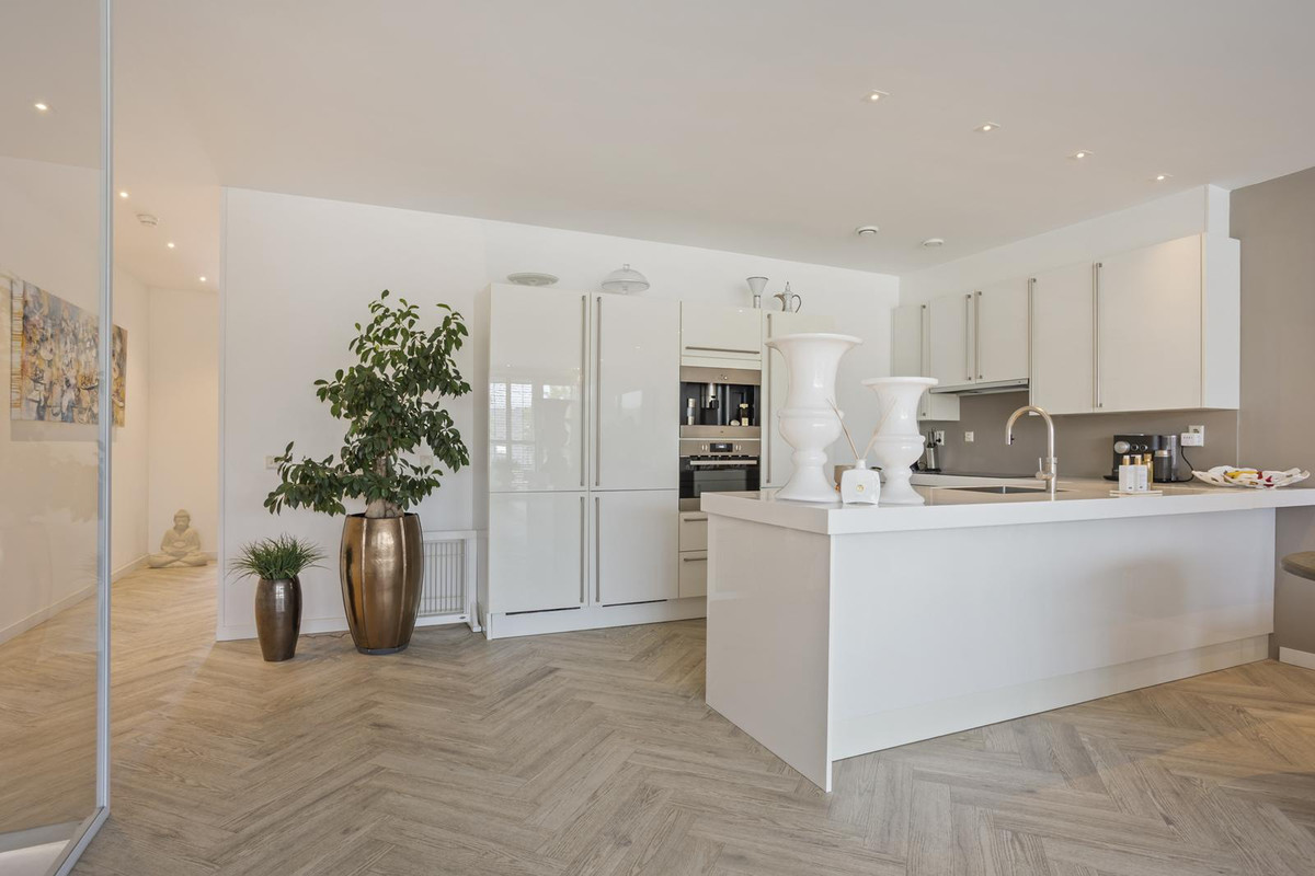Appartement te koop: Sir Winston Churchilllaan 370F101, Rijswijk