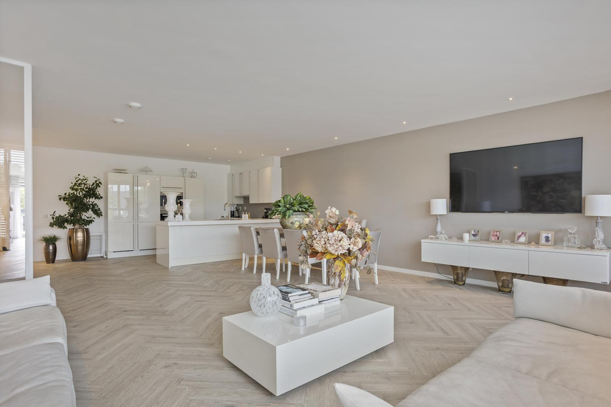 Appartement te koop: Sir Winston Churchilllaan 370F101, Rijswijk