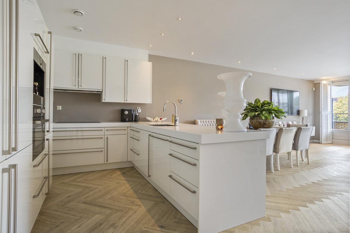 Appartement te koop: Sir Winston Churchilllaan 370F101, Rijswijk