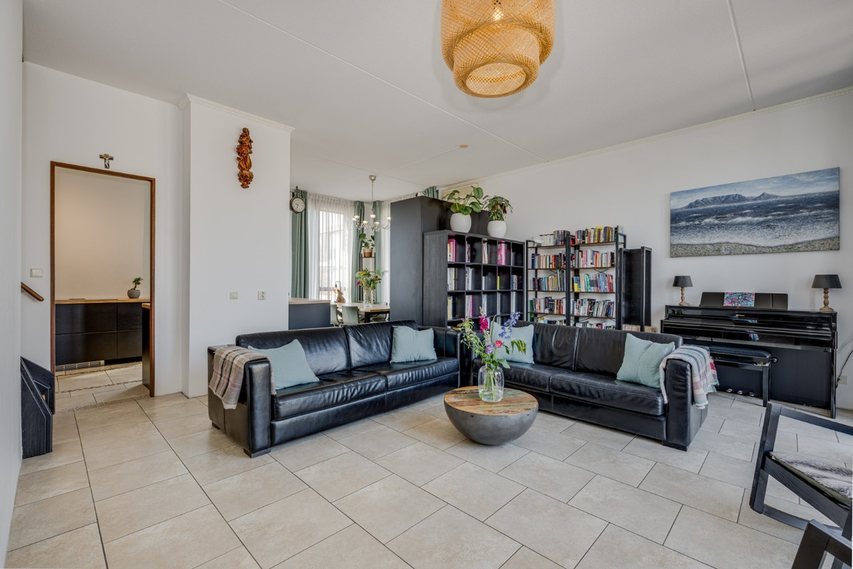 Hoekwoning te koop: Meerkoetstraat 18, 'S-Gravenhage