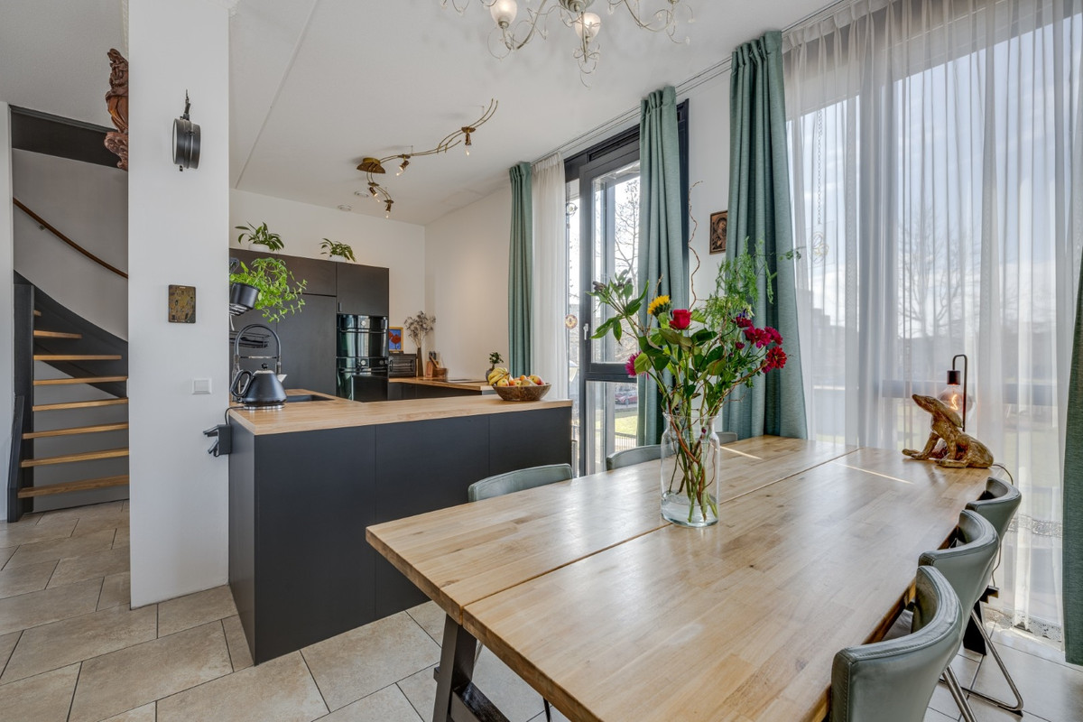 Hoekwoning te koop: Meerkoetstraat 18, 'S-Gravenhage
