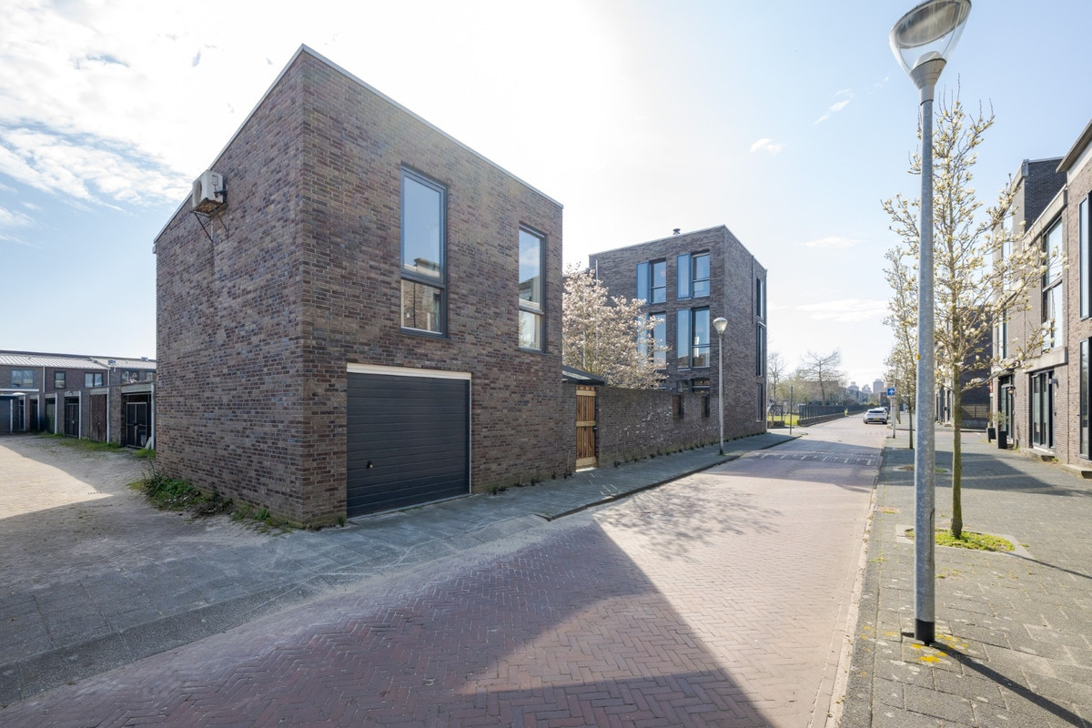 Hoekwoning te koop: Meerkoetstraat 18, 'S-Gravenhage
