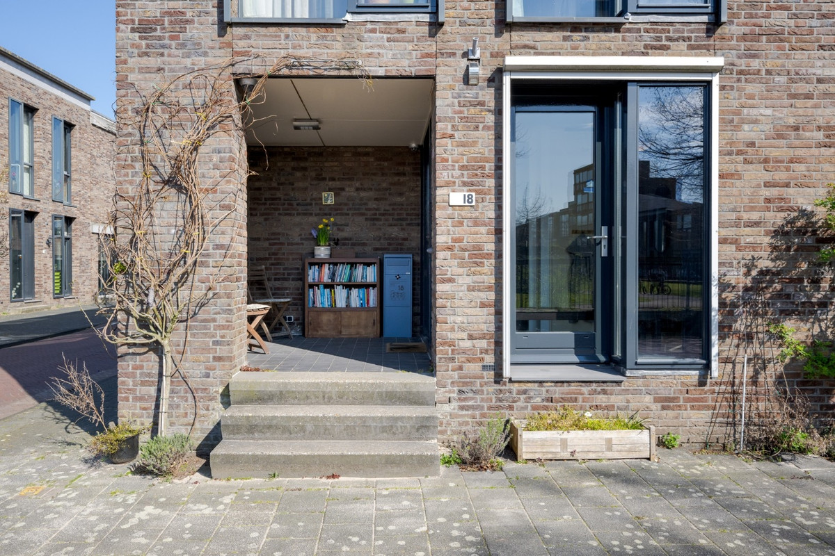 Hoekwoning te koop: Meerkoetstraat 18, 'S-Gravenhage