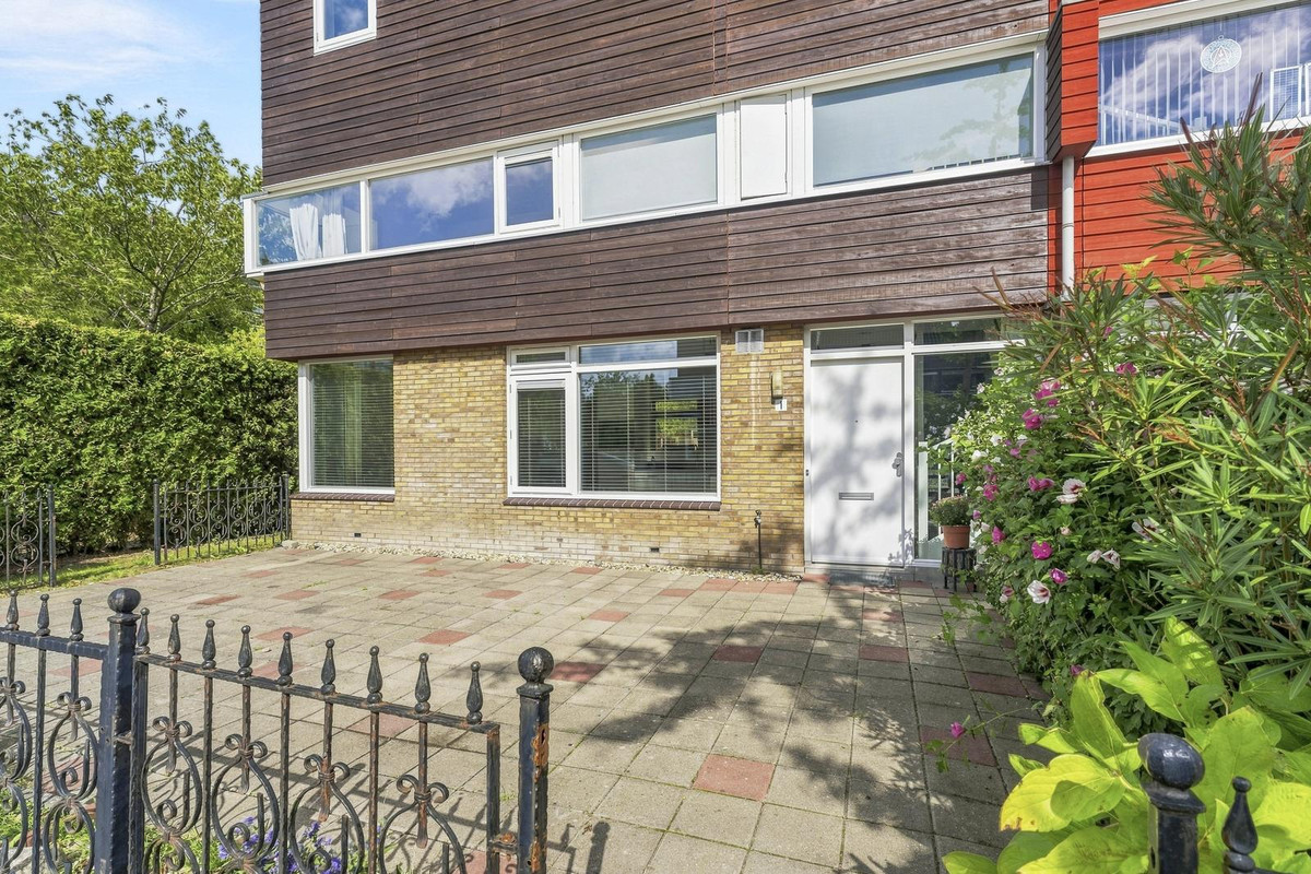 Hoekwoning te koop: Kandinskystraat 1, Almere