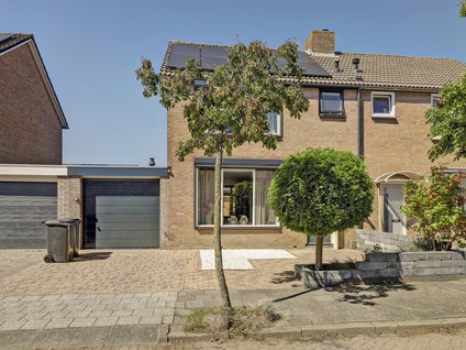 Maria van Vlaanderenstraat 8