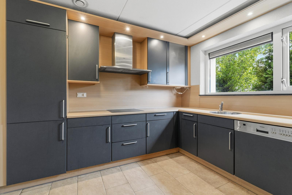 Tussenwoning te koop: J.H. Leopoldstraat 8, Almere