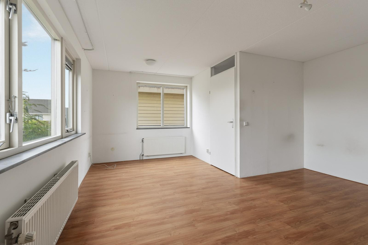 Tussenwoning te koop: J.H. Leopoldstraat 8, Almere