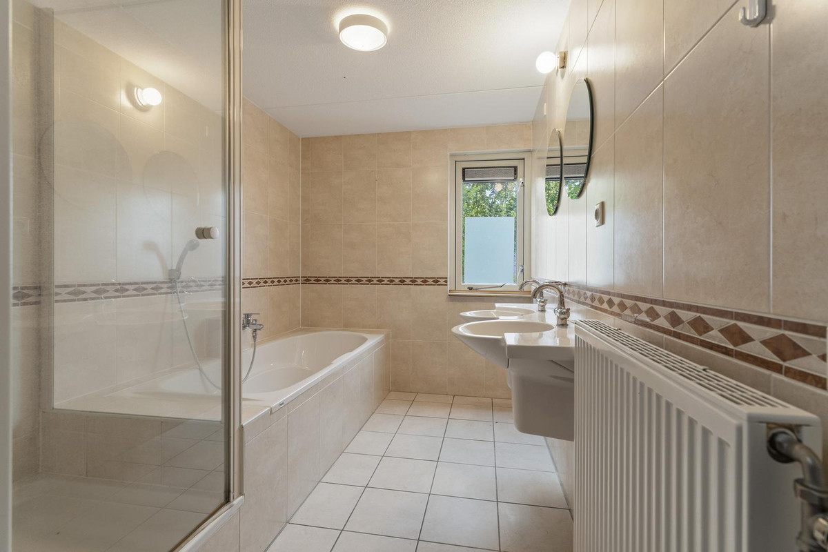 Tussenwoning te koop: J.H. Leopoldstraat 8, Almere