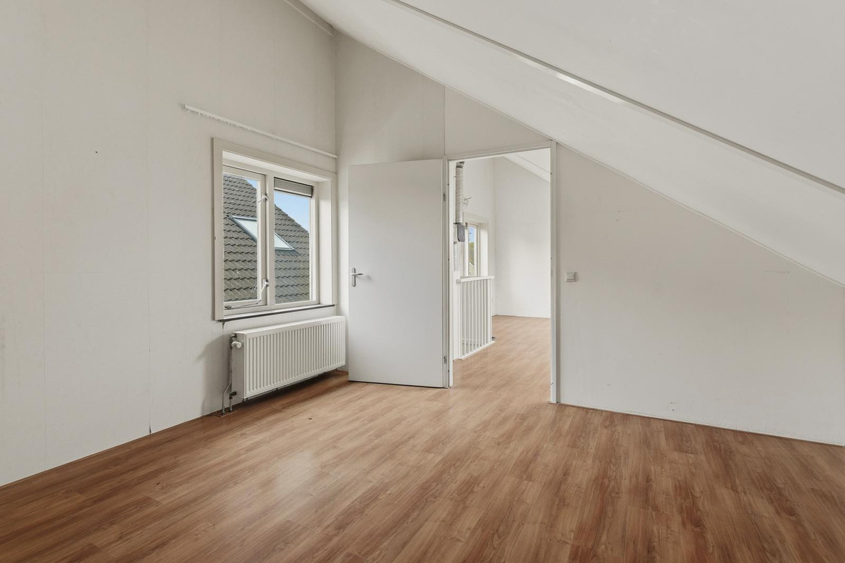Tussenwoning te koop: J.H. Leopoldstraat 8, Almere