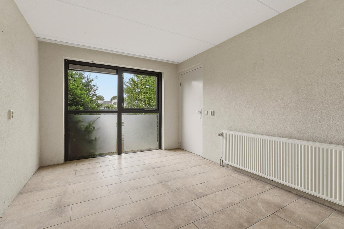 Tussenwoning te koop: J.H. Leopoldstraat 8, Almere