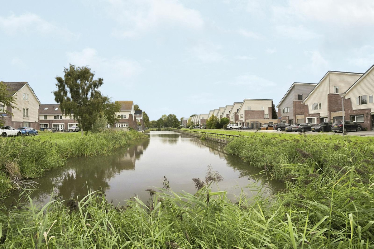 Tussenwoning te koop: J.H. Leopoldstraat 8, Almere