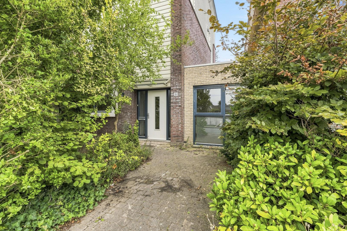 Tussenwoning te koop: J.H. Leopoldstraat 8, Almere
