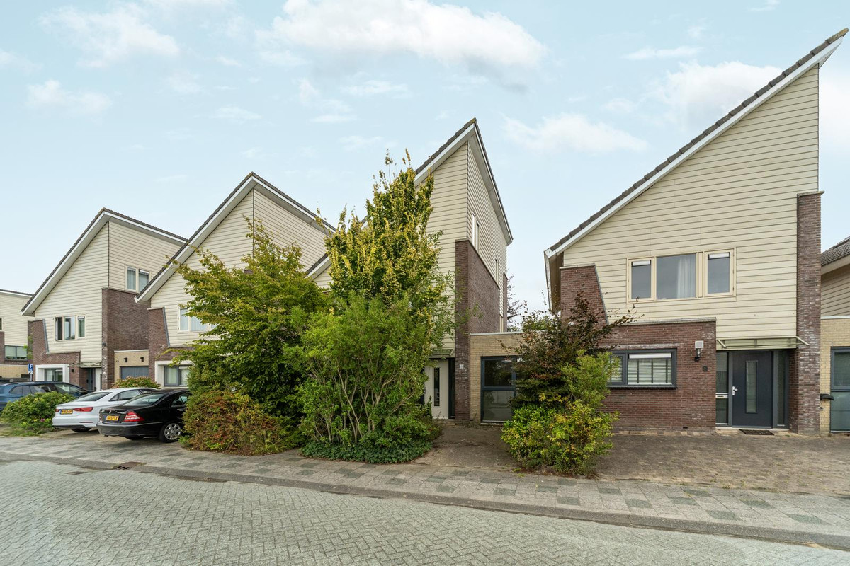 Tussenwoning te koop: J.H. Leopoldstraat 8, Almere