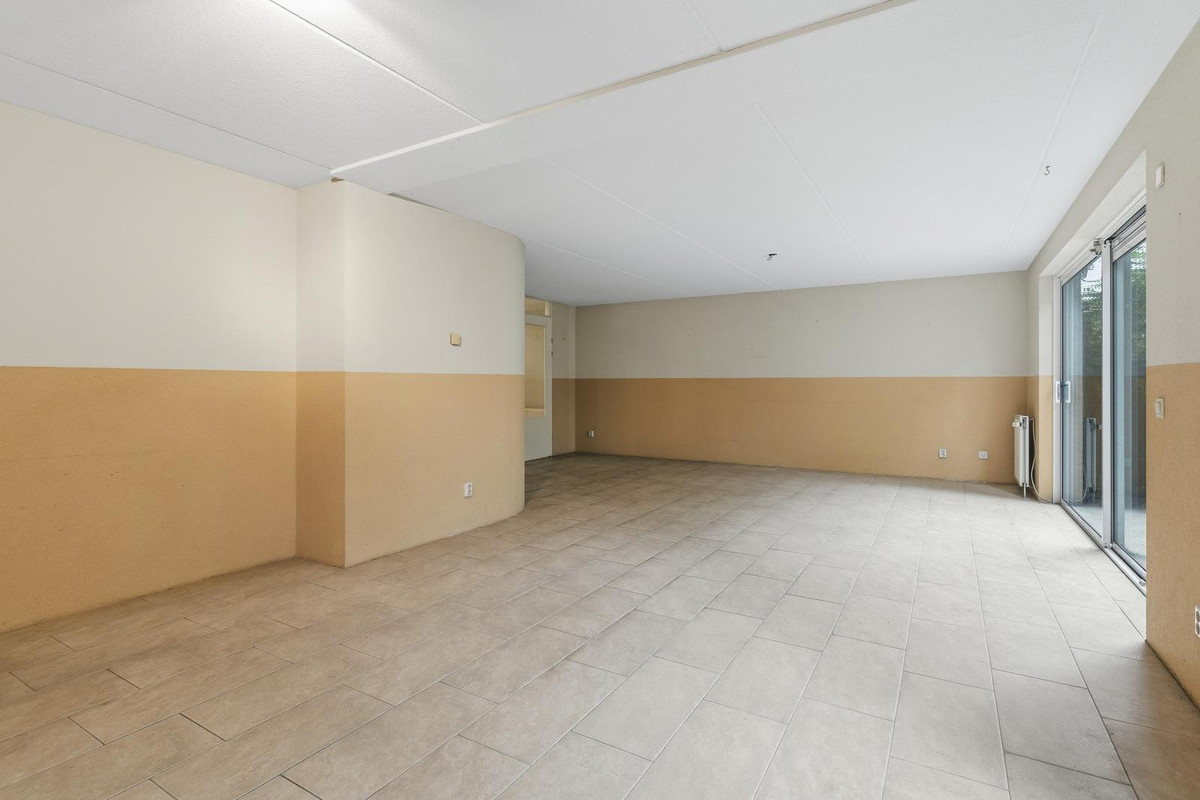 Tussenwoning te koop: J.H. Leopoldstraat 8, Almere