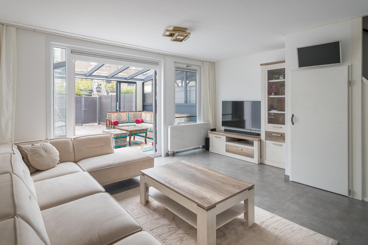 Tussenwoning te koop: Schinnenbaan 54, Rotterdam