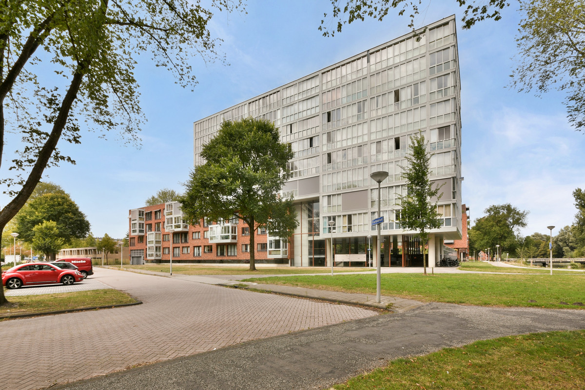 Appartement te koop: Oeverpad 592, Amsterdam