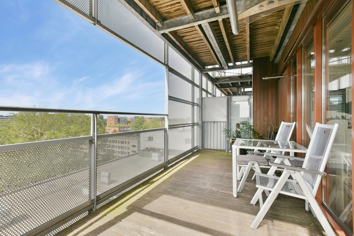 Appartement te koop: Oeverpad 592, Amsterdam