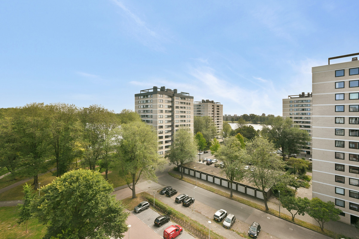 Appartement te koop: Oeverpad 592, Amsterdam