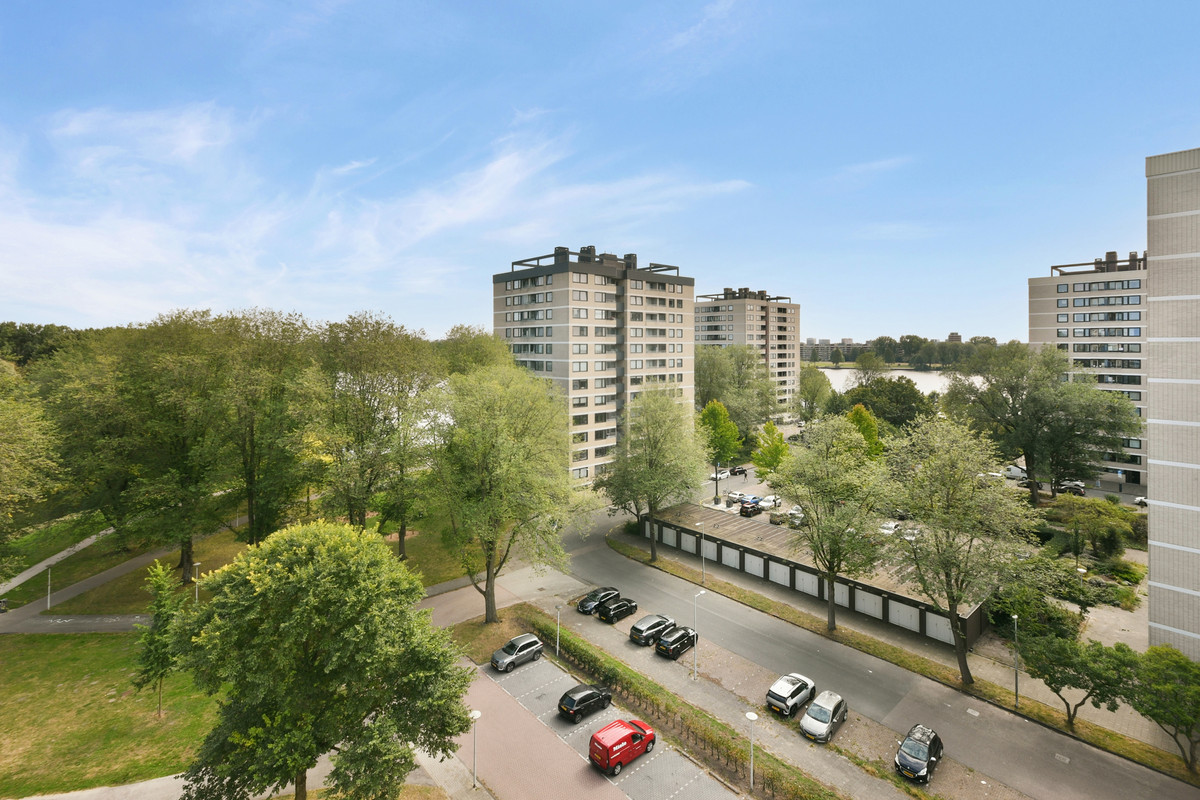 Appartement te koop: Oeverpad 592, Amsterdam