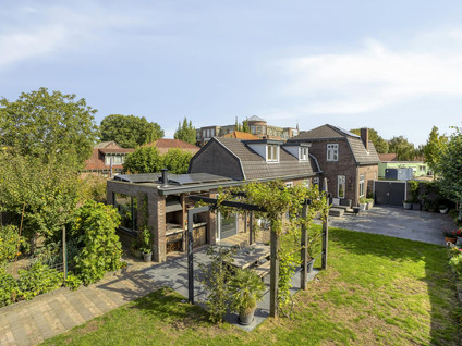 Van Vroonhovenlaan 15