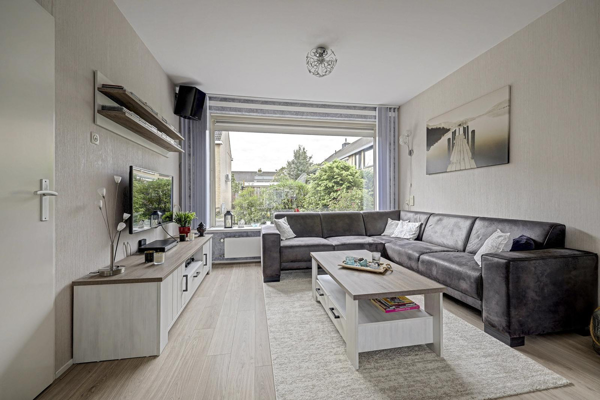 Tussenwoning te koop: Deimospad 9, Spijkenisse