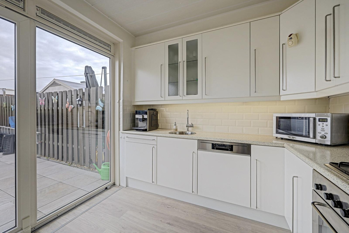 Tussenwoning te koop: Deimospad 9, Spijkenisse