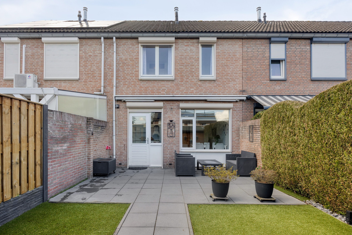 Tussenwoning te koop: Glasblazererf 12, Roermond