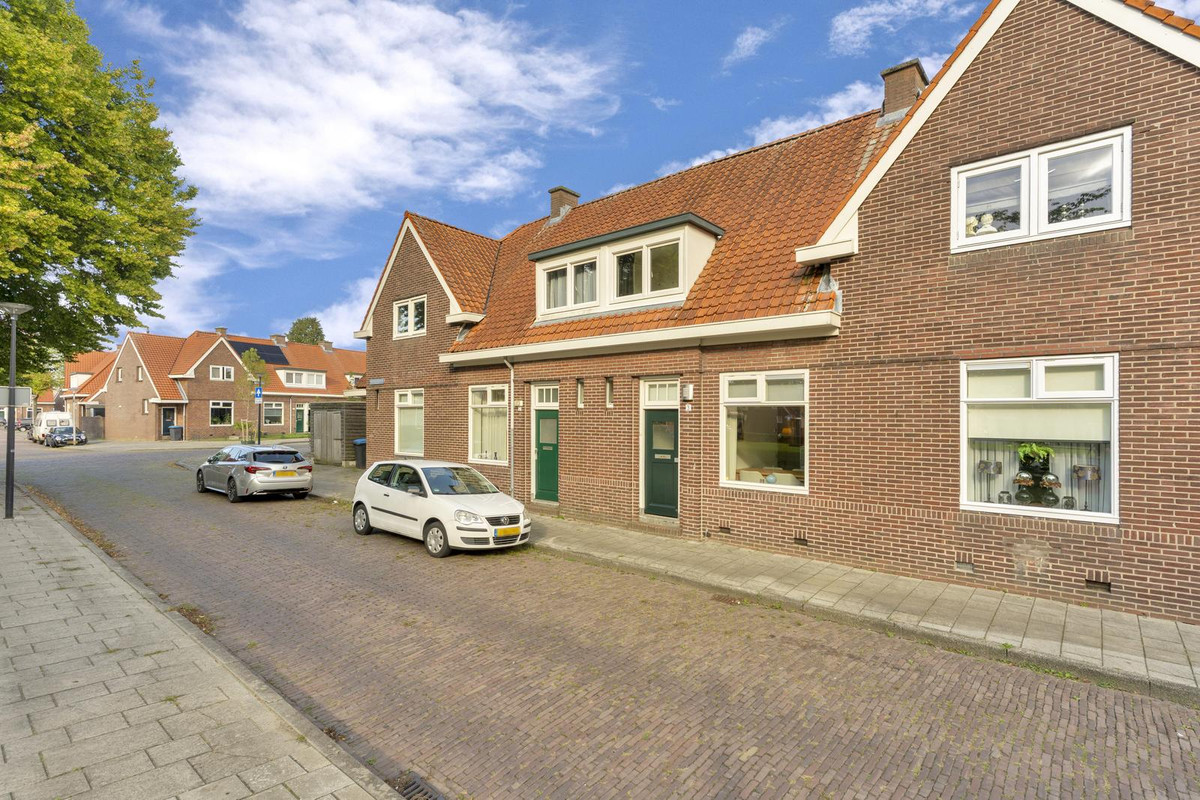 Tussenwoning te koop: Buitenzorgplein 3, Enschede