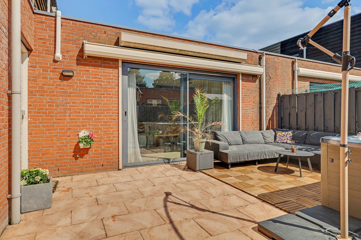 Tussenwoning te koop: Platte Driedijk 24, Hoogvliet Rotterdam
