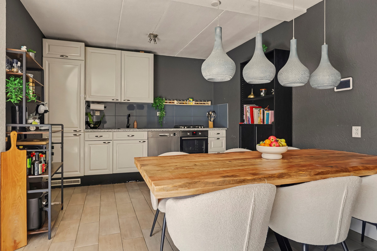 Tussenwoning te koop: Platte Driedijk 24, Hoogvliet Rotterdam