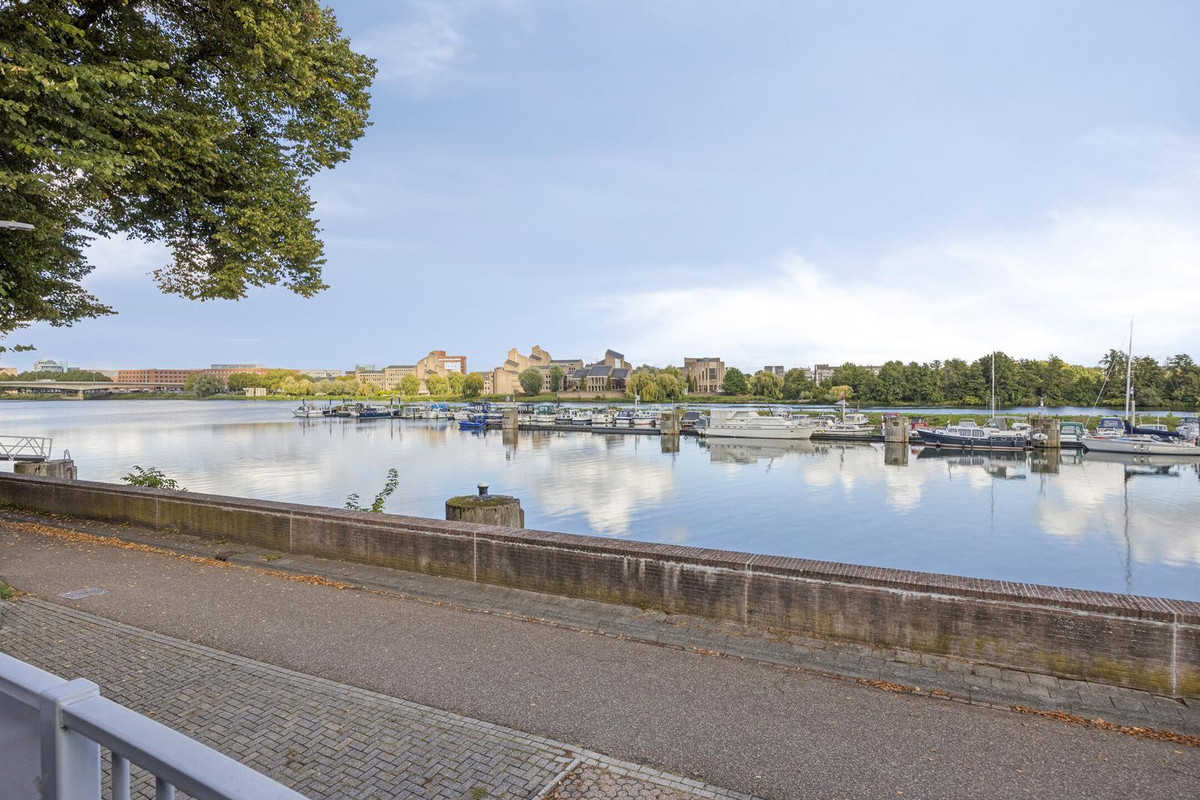 Tussenwoning te koop: Sint Pietersluisweg 38, Maastricht