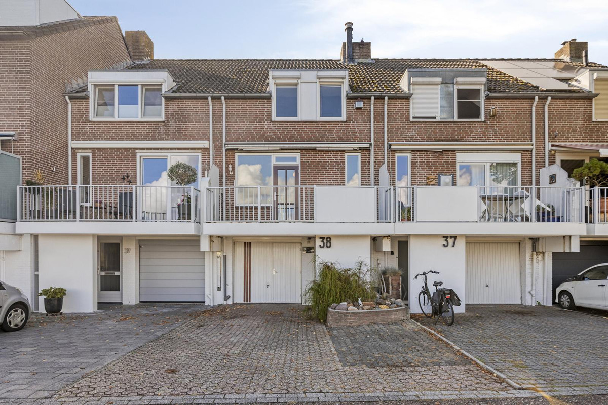 Tussenwoning te koop: Sint Pietersluisweg 38, Maastricht