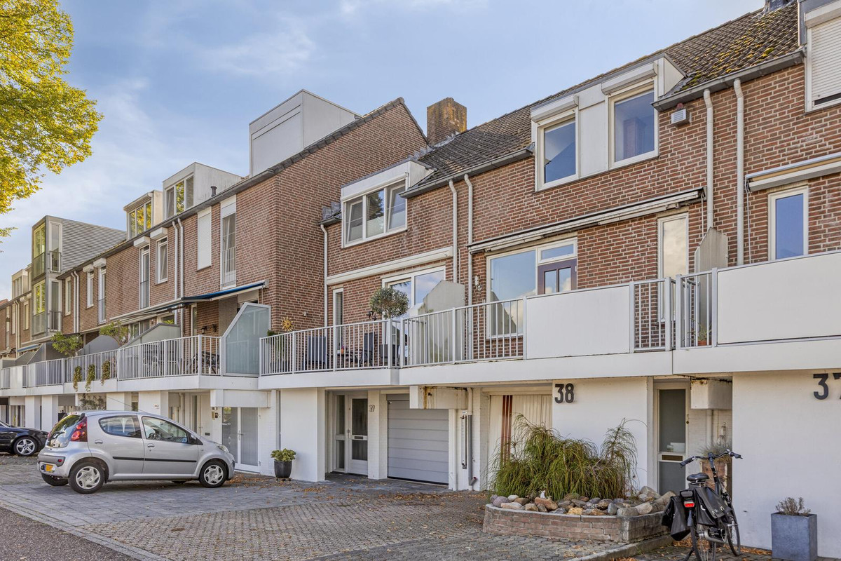 Tussenwoning te koop: Sint Pietersluisweg 38, Maastricht