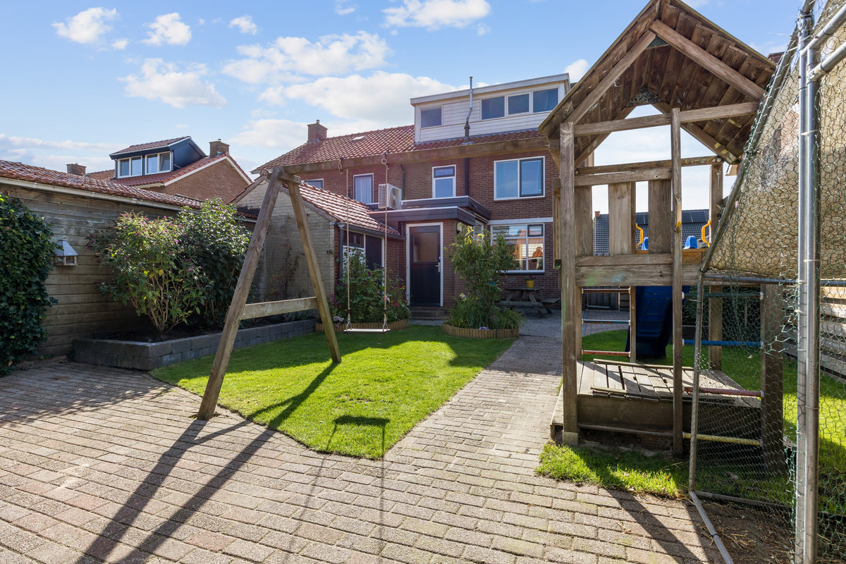 Twee-onder-één-kap te koop: Molenstraat 27, Marum