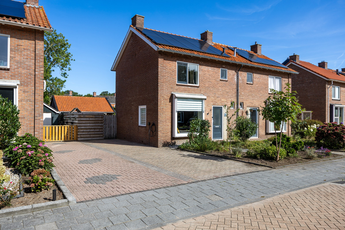 Twee-onder-één-kap te koop: Molenstraat 27, Marum