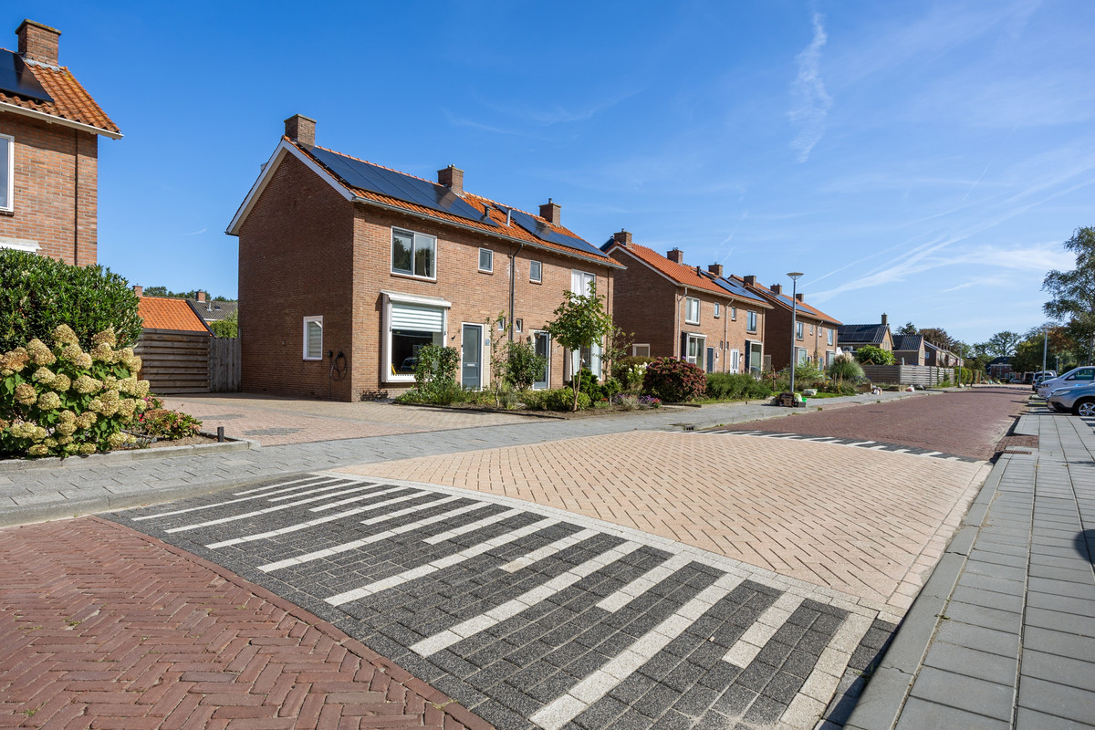 Twee-onder-één-kap te koop: Molenstraat 27, Marum