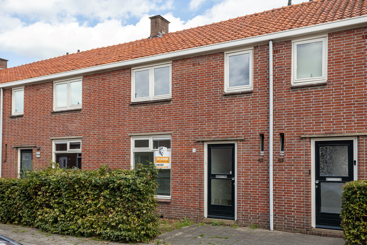 Tussenwoning te koop: Abraham Steenhagenstraat 3, Almelo